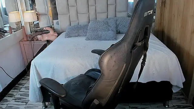 MaddyGray  online show from 09.19.25