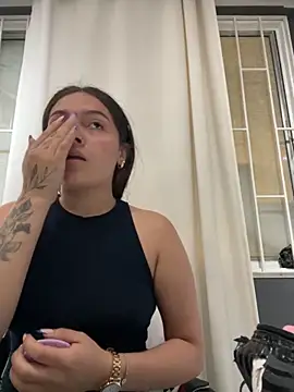 Alyha Cortes online show from 11.04.25