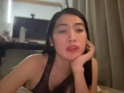 Snapshot of Madmoisellex chatting on 05.11.26 Madmoisellex online show from 05.11.26
