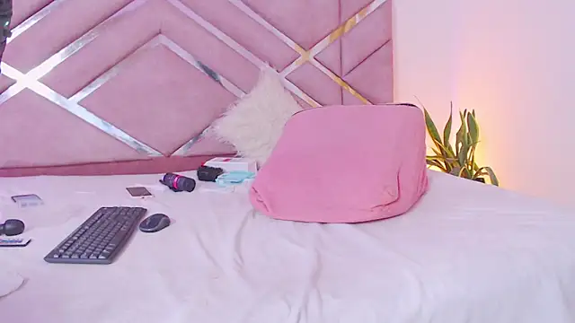 sofia 07 online show from 09.19.25