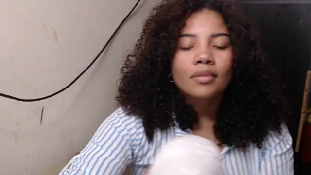 Snapshot of madelene chatting on 04.06.26 madelene online show from 04.06.26