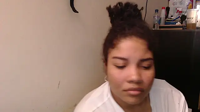 Snapshot of madelene chatting on 05.02.26 madelene online show from 05.02.26