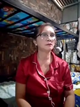 Snapshot of SexyHottMom chatting on 04.21.26 SexyHottMom online show from 04.21.26