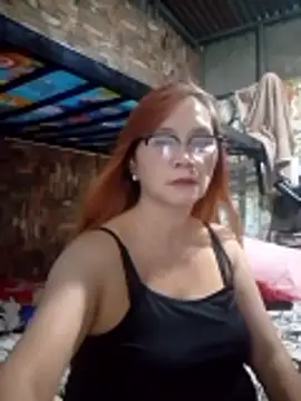 Snapshot of SexyHottMom chatting on 04.23.26 SexyHottMom online show from 04.23.26