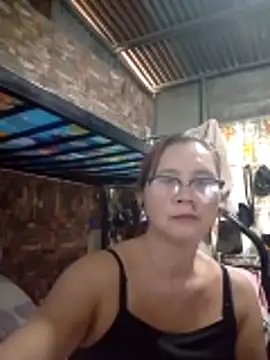 Snapshot of SexyHottMom chatting on 04.24.26 SexyHottMom online show from 04.24.26