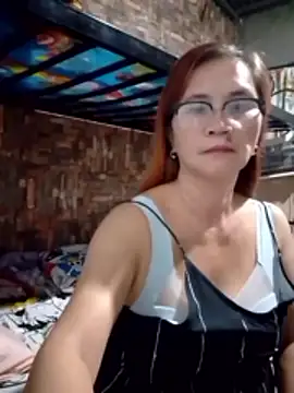Snapshot of SexyHottMom chatting on 04.26.26 SexyHottMom online show from 04.26.26