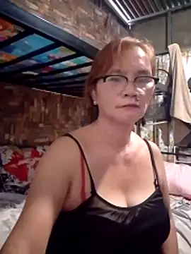 Snapshot of SexyHottMom chatting on 05.06.26 SexyHottMom online show from 05.06.26