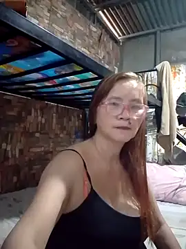 Snapshot of SexyHottMom chatting on 05.13.26 SexyHottMom online show from 05.13.26