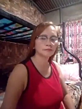 Snapshot of SexyHottMom chatting on 06.17.26 SexyHottMom online show from 06.17.26