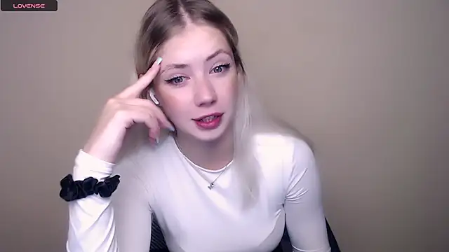 AliceHotty  online show from 09.12.25