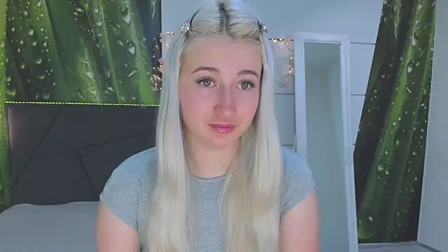 Snapshot of HollyTailors chatting on 02.16.26 HollyTailors online show from 02.16.26