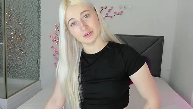 Snapshot of HollyTailors chatting on 02.26.26 HollyTailors online show from 02.26.26