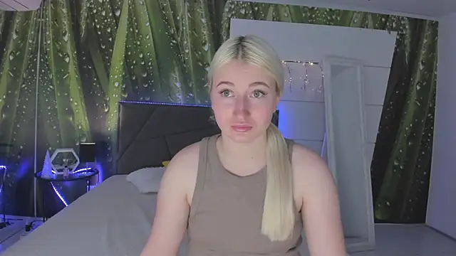 HollyTailors online show from 04.07.26