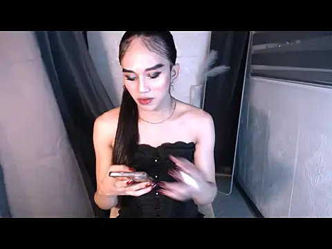 Snapshot of LauraSoHot chatting on 11.12.25 LauraSoHot online show from 11.12.25