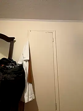 Snapshot of ThickDic28 chatting on 10.18.25 ThickDic28 online show from 10.18.25