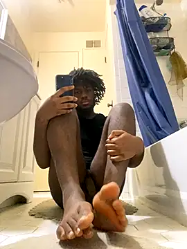 Snapshot of ThickDic28 chatting on 10.28.25 ThickDic28 online show from 10.28.25