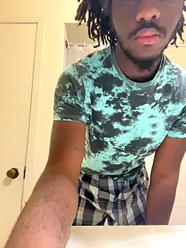 Snapshot of ThickDic28 chatting on 12.17.25 ThickDic28 online show from 12.17.25