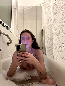 Emilia Mausi online show from 12.21.25