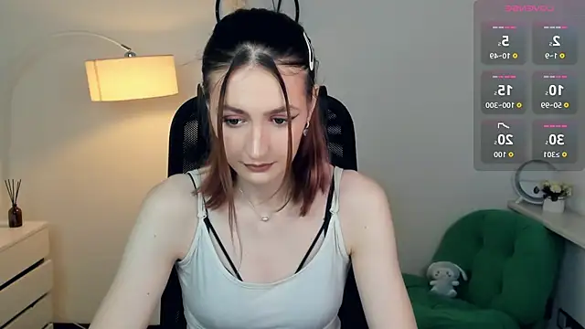 Snapshot of EasterBlink chatting on 11.16.25 EasterBlink online show from 11.16.25