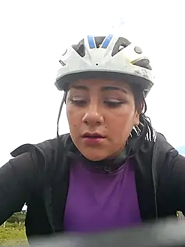 CAROLINE  07 online show from 09.24.25