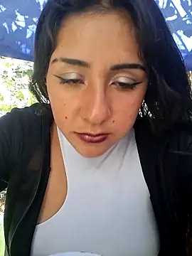 CAROLINE  07 online show from 09.25.25