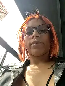 Snapshot of Zoe73_ chatting on 09.29.25 Zoe73 online show from 09.29.25