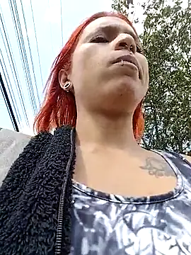 Snapshot of Zoe73_ chatting on 10.02.25 Zoe73 online show from 10.02.25