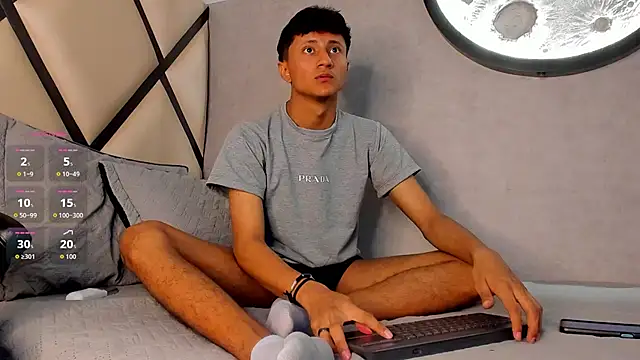 Snapshot of _Leohot_ chatting on 09.12.25 Leohot online show from 09.12.25