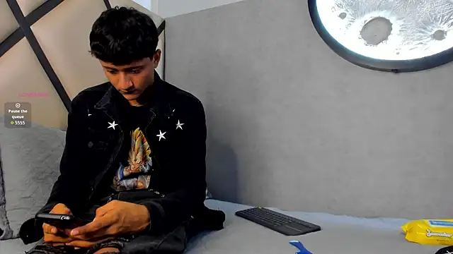 Snapshot of _Leohot_ chatting on 09.13.25 Leohot online show from 09.13.25