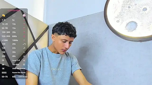 Snapshot of _Leohot_ chatting on 09.23.25 Leohot online show from 09.23.25