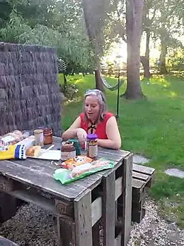 Feelineducentre online show from 09.19.25