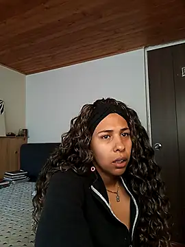 IVONNE COLLINS33 online show from 11.06.25