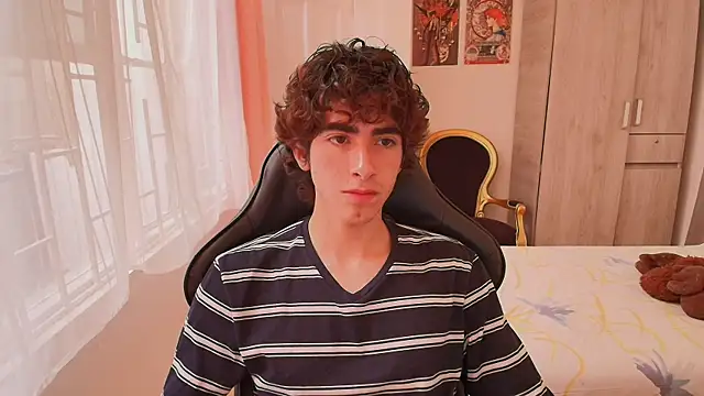 Nude Boy18 online show from 10.21.25