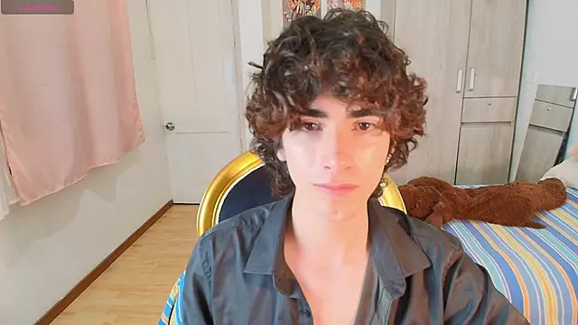 Nude Boy18 online show from 11.25.25