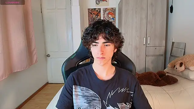 Nude Boy18 online show from 12.18.25