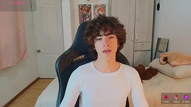 Nude Boy18 online show from 12.20.25