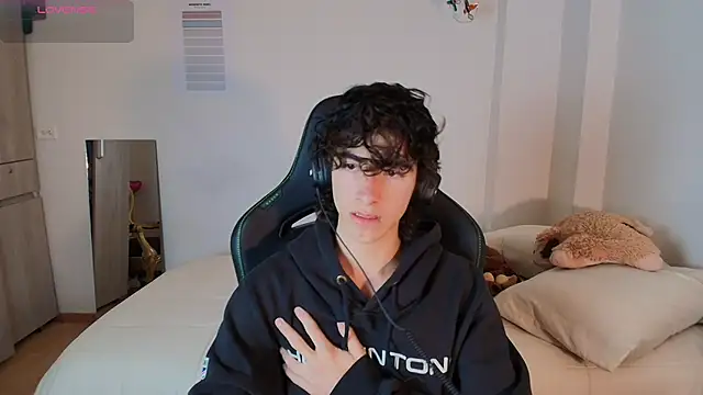 Nude Boy18 online show from 02.26.26