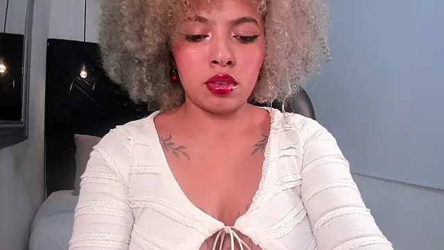 Snapshot of momo_ayasse chatting on 02.16.26 momo ayasse online show from 02.16.26