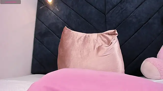 Snapshot of momo_ayasse chatting on 02.17.26 momo ayasse online show from 02.17.26