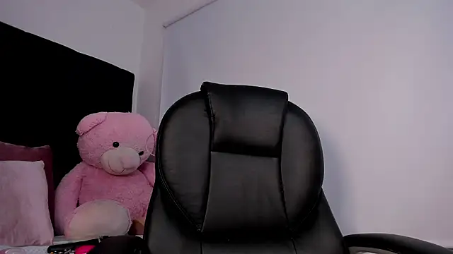 Snapshot of momo_ayasse chatting on 02.28.26 momo ayasse online show from 02.28.26