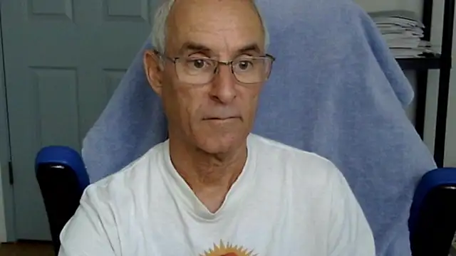 Snapshot of funone1999 chatting on 10.03.25 funone1999 online show from 10.03.25