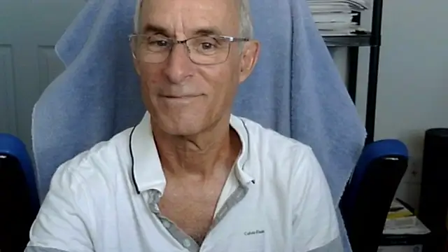 Snapshot of funone1999 chatting on 11.10.25 funone1999 online show from 11.10.25