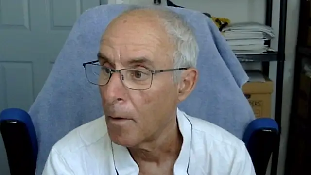 Snapshot of funone1999 chatting on 04.07.26 funone1999 online show from 04.07.26