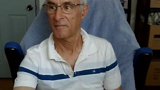 Snapshot of funone1999 chatting on 04.09.26 funone1999 online show from 04.09.26