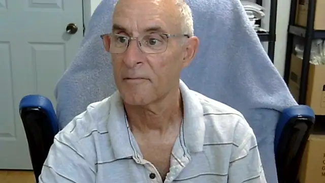 Snapshot of funone1999 chatting on 04.14.26 funone1999 online show from 04.14.26