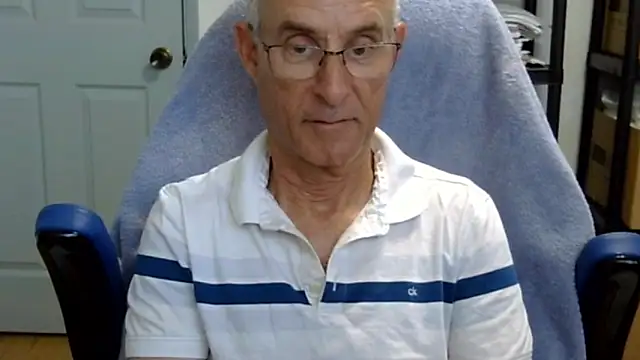 Snapshot of funone1999 chatting on 04.15.26 funone1999 online show from 04.15.26