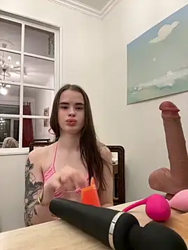 Snapshot of Dark_Annabelle chatting on 12.04.25 Dark Annabelle online show from 12.04.25