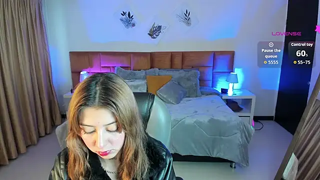 Snapshot of Catti_Brie chatting on 09.09.25 Catti Brie online show from 09.09.25