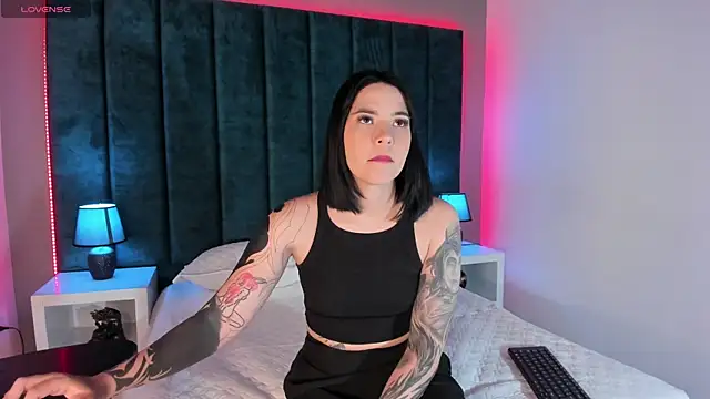 Snapshot of kate_cass chatting on 09.11.25 kate cass online show from 09.11.25