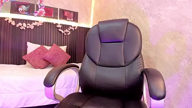 Snapshot of dark__nymph chatting on 10.11.25 dark nymph online show from 10.11.25